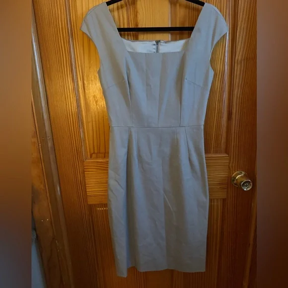 Dolce & Gabbana Midi Dress in Cream with Cap Sleeves - Picture 4 of 11